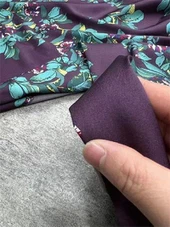 Gėlėtas šilko satino tamprus audinys